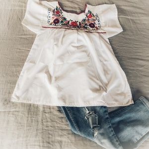 Embroidered Mexican peasant blouse NWOT